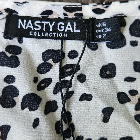 Nasty Gal leopard print long sleeve blouse - Picture 2 of 5